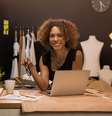Há diversos cursos para quem deseja trabalhar na área da moda  Foto: IKO-studio | Shutterstock / Portal EdiCase