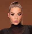 A maquiagem transmite a energia das festas de fim de ano e oferece mais glamour aos looks  Foto: NeonShot | Shutterstock / Portal EdiCase