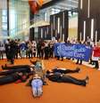 A organização People's Action protestou há alguns meses contra o UnitedHealth Group  Foto: Getty Images / BBC News Brasil
