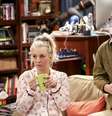 Kaley Cuoco e Johnny Galecki em cena de 'The Big Bang Theory'  Foto: IMDb/Reprodução