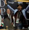 O grande mestre de xadrez Gukesh Dommaraju, da Índia, derrotou o atual campeão Ding Liren, da China  Foto: EPA / BBC News Brasil