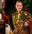 Marina Ruy Barbosa com seu vestido dourado  Foto: Manequim