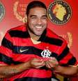  Foto: Divulgação/Flamengo - Legenda: Adriano fará despedida, neste domingo, no Maracanã / Jogada10