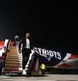 Jogadores do Botafogo desembarcam de avião do New England Patriots  Foto: Divulgação/Vitor Silva/BFR