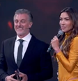 Luciano Huck e Patrícia Abravanel fazem homenagem a Silvio Santos  Foto: Reprodução/TV Globo