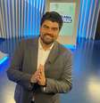 André Azeredo faz estúdio, mas sua especialidade é conversar com o povão nas ruas  Foto: Reprodução
