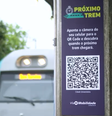  Através da leitura de QRCodes presentes em todas as plataformas de embarque  Foto: Divulgação ViaMobilidade