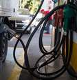 A Petrobras não reajusta o preço do diesel há 358 dias, enquanto Mataripe, controlada pela Acelen, empresa do fundo de investimento árabe Mubadala no Brasil, faz reajustes semanais  Foto: Tiago Queiroz/ Estadão / Estadão