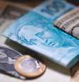 Notas de dólar e real  Foto: Getty Images / BBC News Brasil