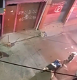 PM é filmada dando chutes em homem rendido no chão em Paraisópolis  Foto: Reprodução