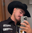 Seu filho, Luke, nasceu por meio de uma barriga de aluguel  Foto: Reprodução: Instagram/jacquesvanier