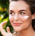 Veja como devem ser os cuidados com a pele no verão  Foto: Shutterstock / Alto Astral