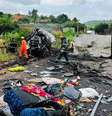 Corpo de Bombeiros trabalhando em local de acidente em Minas Gerais  Foto: Corpo de Bombeiros de Minas Gerais / BBC News Brasil