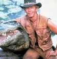 Uma foto de bastidor do filme "Crocodilo Dundee" com o ator Paul Hogan.  Foto: Divulgação/Google Play / Estadão