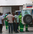 Feridos durante ataque ao Hospital Geral, em Porto Príncipe, Haiti, recebem socorro  Foto: Odelyn Joseph/AP