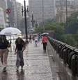Chuvas em SP causam pontos de alagamentos, transbordamento de rio e transtornos na capital   Foto: Getty Images