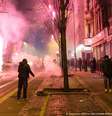 Por algumas horas na virada do ano, diversas ruas na Alemanha viram um campo desorganizado de fogos de artifício  Foto: DW / Deutsche Welle