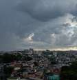 Nuvens escuras encobrem o céu na região do Campo Limpo, na zona sul de São Paulo, nesta quarta-feira, 1º de janeiro de 2025.  Foto: ERIKA INOUE/MYPHOTO PRESS/ESTADÃO CONTEÚDO