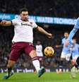  Foto: Gareth Copley/Getty Images - Legenda: Haaland completa para o gol e faz o terceiro gol do City sobre o West Ham / Jogada10