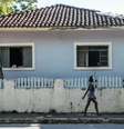 Casa em que Bolsonaro morou em Eldorado Paulista, em frente ao rio Ribeira  Foto: FERNANDO CAVALCANTI/BBC NEWS BRASIL / BBC News Brasil