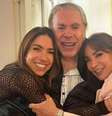 Silvio Santos ao lado da mulher, Iris Abravanel (à direita), e da filha, Patricia Abravanel (à esquerda), em foto publicada no Instagram em 6 de outubro de 2023  Foto: Instagram/@patriciaabravanel / Estadão