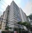 Um apartamento neste edifício no Guarujá (SP)  é leiloado pela Caixa por R$ 1,3 milhão.  Foto: Reprodução/Google Maps