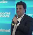 Novo técnico do Grêmio, Gustavo Quinteros, também discursou no evento –  Foto: Lucas Uebel / Grêmio FBPA / Jogada10