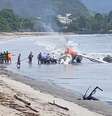 Avião cai em praia de Ubatuba, em São Paulo   Foto: Divulgação/Corpo de Bombeiros