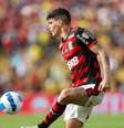 Ayrton Lucas atuando pelo Flamengo.   Foto: Gilvan de Souza/CRF / Esporte News Mundo