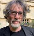 Neil Gaiman é autor de obras como The Sandman, Coraline e Deuses Americanos  Foto: BBC News Brasil