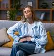 Dor abdominal, fezes com sangue, mudança nos hábitos intestinais ou perda de peso inexplicável podem ser sinais de câncer de intestino. Kyryk Ivan/ Shutterstock  Foto: The Conversation