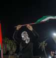 Palestinos reagem às notícias de um acordo de cessar-fogo com Israel, em Deir al Balah, no centro da Faixa de Gaza  Foto: MOHAMMED SABER/EPA-EFE/REX/Shutterstock / BBC News Brasil