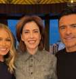 Fernanda Torres participou de programa apresentado por Kelly Ripa e Mark Consuelos  Foto: @livekellyandmark via Instagram / Estadão