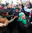 Palestinos celebrar logo antes do cessar-fogo entre Israel e o Hamas em Deir Al-Balah, no centro da Faixa de Gaza  Foto: Reuters / BBC News Brasil