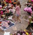 None  Foto: Vítimas são homenageadas em vigília realizada em Southport, Inglaterra (Getty Images) / Rolling Stone Brasil