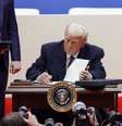 Donald Trump voltou a retirar os EUA do Acordo de Paris, como havia feito em seu primeiro mandato  Foto: DW / Deutsche Welle