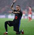 Raphinha, do Barcelona, comemora gol contra o Benfica  Foto: Reuters/Rodrigo Antunes