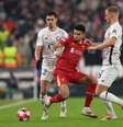 Carl Recine/Getty Images - Legenda: Liverpool teve dificuldade para vencer o Lille em Anfield  Foto: Jogada10