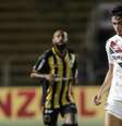  Foto: LUCAS MERÇON / FLUMINENSE F.C. - Legenda: Felipe Andrade (número 13) está de saída do Fluminense / Jogada10