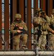 Militares da Guarda Nacional vigiam fronteira entre os Estados Unidos e o México, no Texas  Foto:  REUTERS/Jose Luis Gonzalez