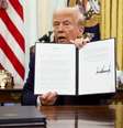 Trump despacha ordens executivas do Salão Oval da Casa Branca, no dia 23 de janeiro  Foto: REUTERS/Kevin Lamarque