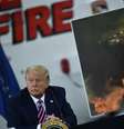 As posições pró-combustíveis fósseis de Donald Trump estão em nítido contraste com os esforços para proteger o clima. O setor de petróleo implementou uma campanha de desinformação criada para lançar dúvidas sobre a ciência climática. A estratégia, extraída das páginas do manual do setor de tabaco, envolveu "enfatizar a incerteza" para lançar dúvidas sobre a ciência Brendan Smialowski/AFP via Getty Images  Foto: The Conversation