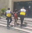 A mulher foi presa por agentes da Operação Segurança Presente, do governo do Rio de Janeiro  Foto: Reprodução