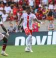  Foto: Ricardo Duarte/Internacional - Legenda: Vitão se posicionou para descartar que estivesse forçando uma saída do Internacional para o Flamengo / Jogada10