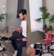 Murilo Huff mostra cliques do filho com Marília Mendonça tocando bateria: 'Orgulho'  Foto: Reprodução/Instagram / Contigo