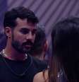 Atriz reclamou que adversária não está falando com ela, mas Mateus concordou em dançar com ela  Foto: Reprodução/TV Globo