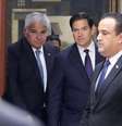 O presidente do Panamá, José Raúl Mulino (esq.), e o secretário de Estado dos Estados Unidos, Marco Rubio (centro)  Foto: Mark Schiefelbein/Pool via REUTERS / BBC News Brasil