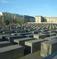 Memorial do Holocausto (Denkmal für die ermordeten Juden Europas) - Descrição: Inaugurado em 2005, este memorial é composto por 2.711 blocos de concreto em homenagem aos seis milhões de judeus assassinados durante o Holocausto - Localização: Perto do Portão de Brandemburgo - Referências Históricas: Projetado por Peter Eisenman, o memorial é um lugar de reflexão e memória  Foto: Jonay CP/Wikimedia Commons / Flipar