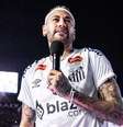  Foto: Divulgação/Santos - Legenda: Neymar foi apresentado à torcida santista neste sábado (1) na Vila Belmiro / Jogada10