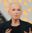 Xuxa no 'Fantástico': rosto esfumaçado deixou a apresentadora com aspecto nada natural  Foto: Reprodução